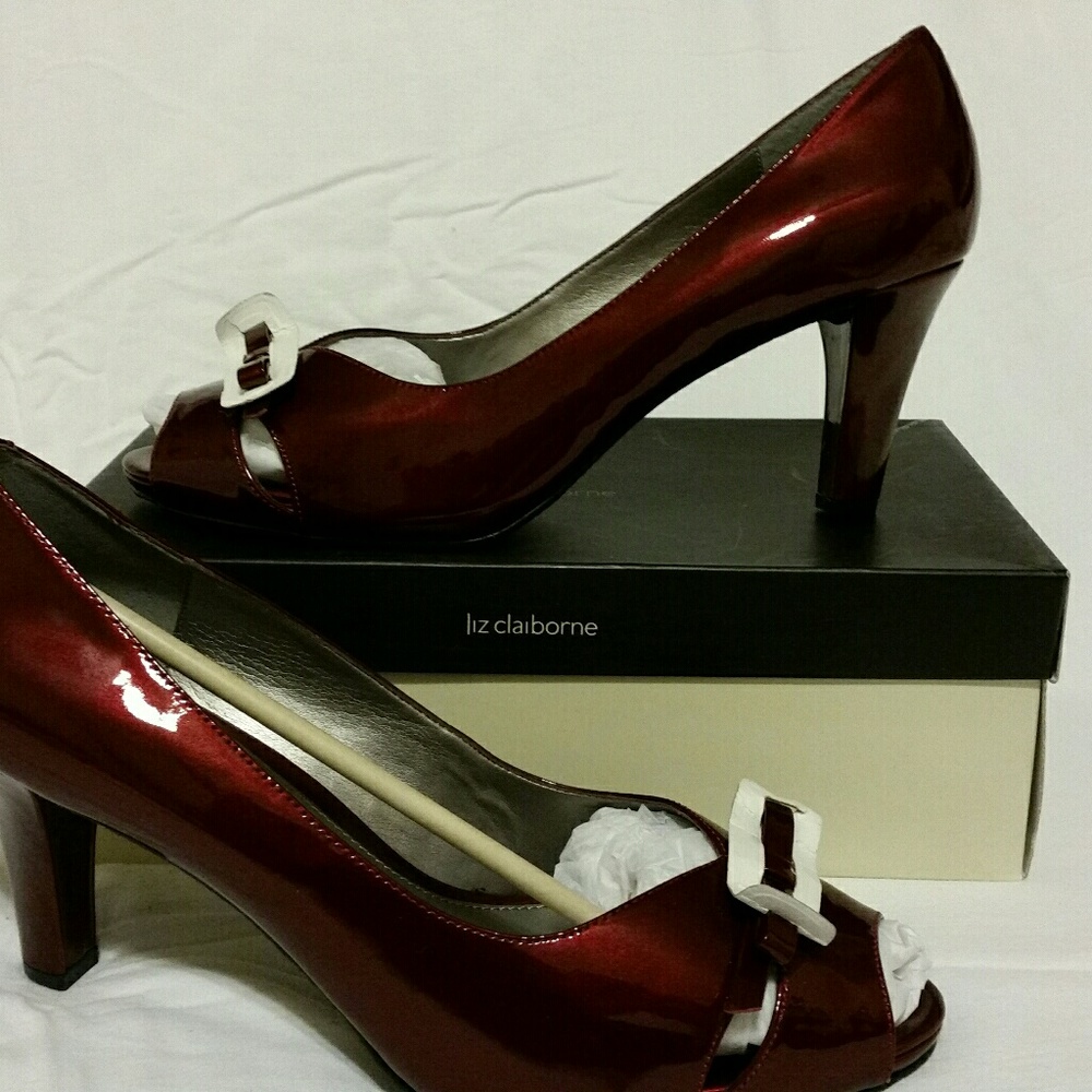 Red Fantasia pump by Liz Claiborne - Picture 1 of 6